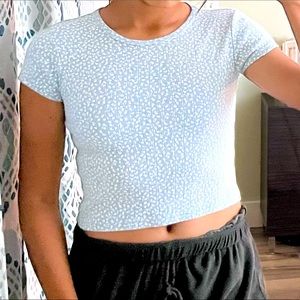 {Brandy Melville} BLUE FLORAL CROP TOP